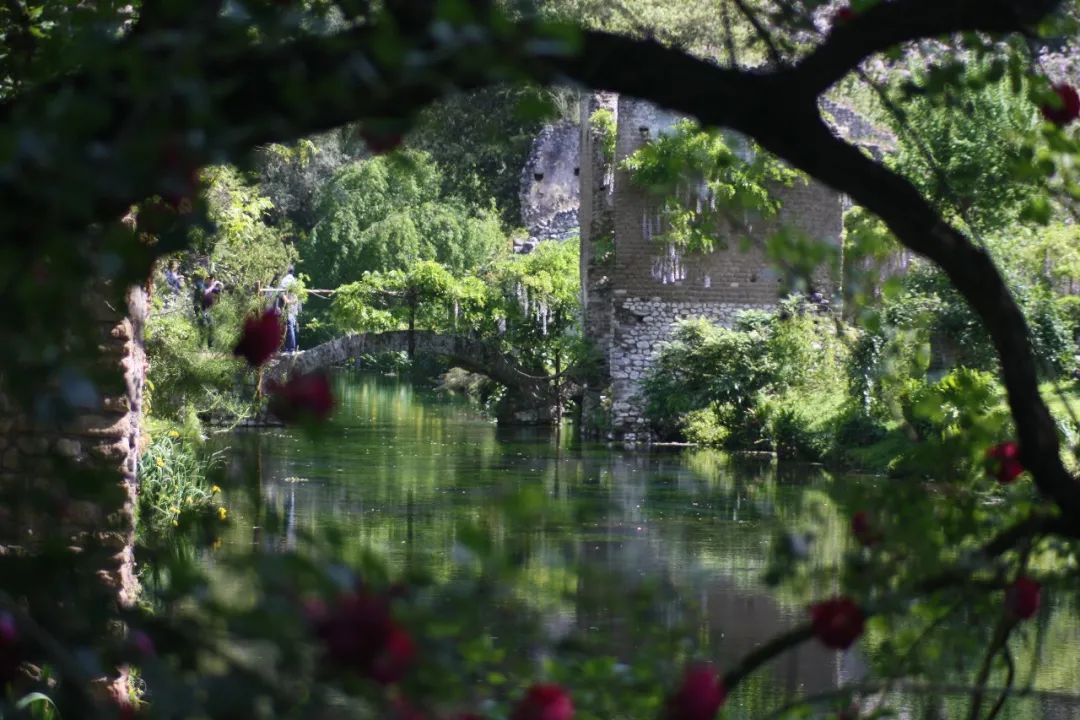 全世界最浪漫的花園！建在廢墟，美如天堂